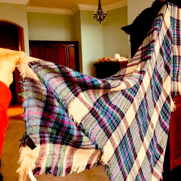 New- Paper store wrap /scarf extra large - Picture 3 of 4